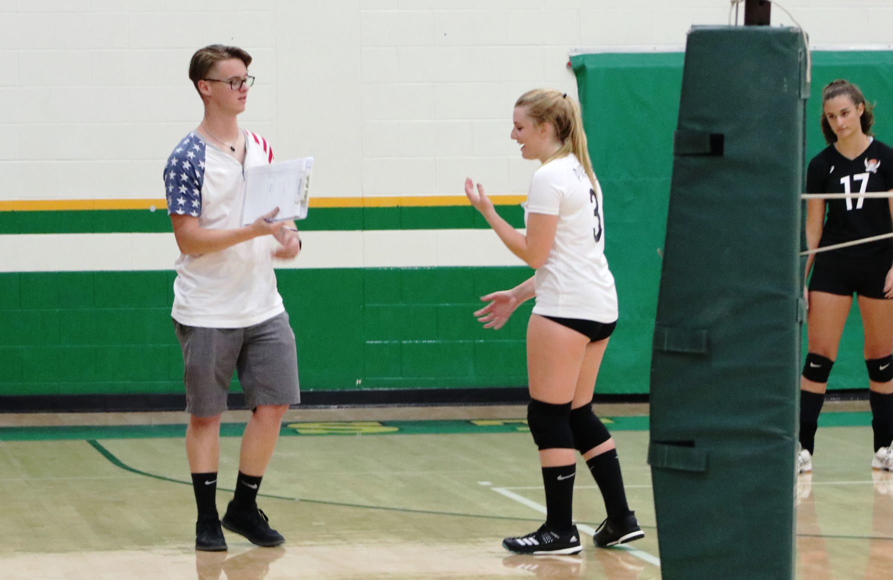 082818 MB SY volleyball 03.JPG